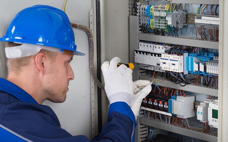cherche électricien pas cher Paris 12